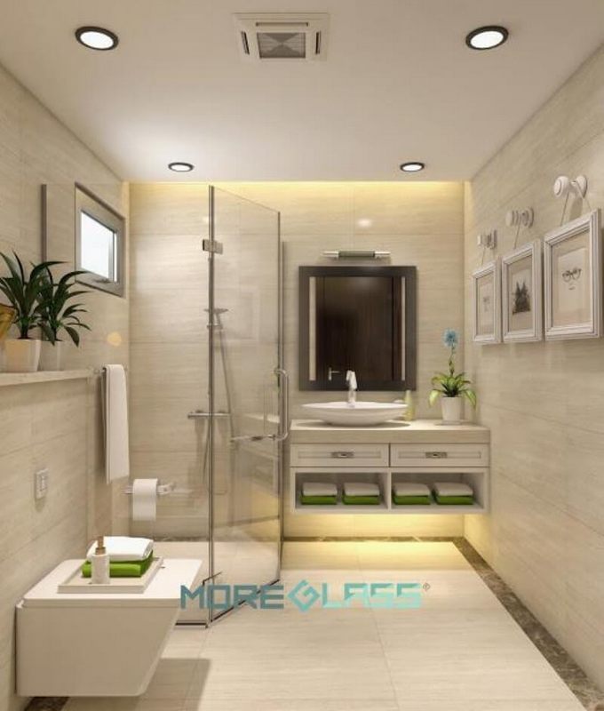 Vách tắm kính 135 độ MG-010 hiện đại được sử dụng để thiết kế nội thất phòng tắm nhỏ, tối đa hóa không gian.